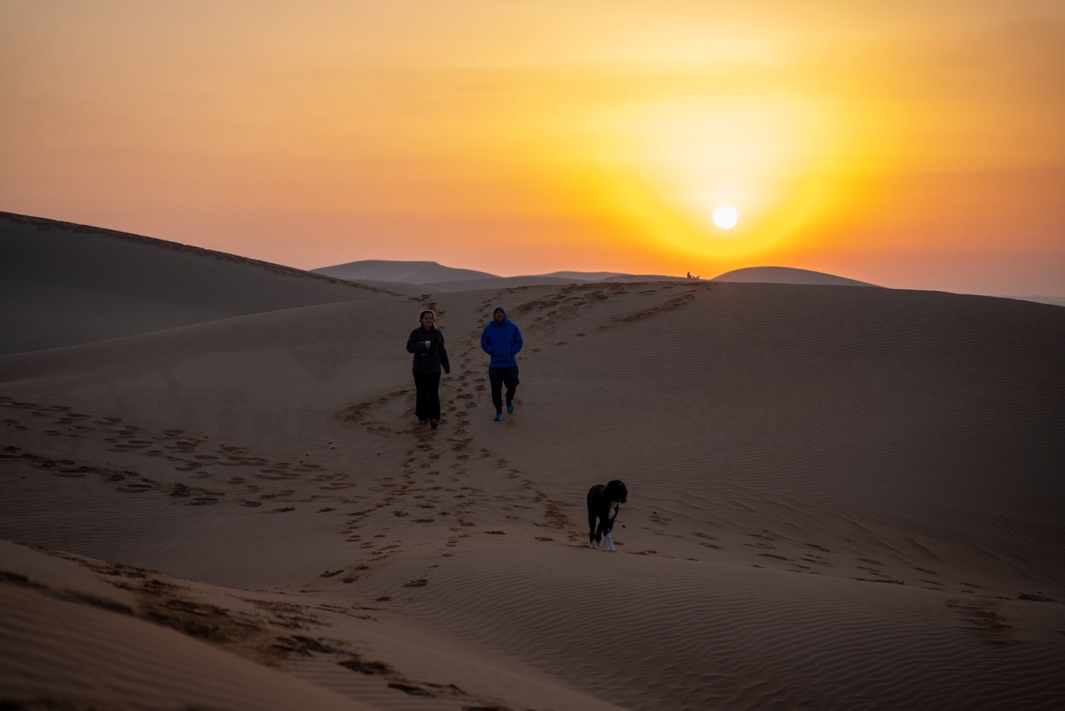 Sunset fading over the Al Quaa desert before the stars appear